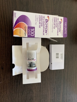 Iniezione del BTX Allergan  per le grinze di Glabellar