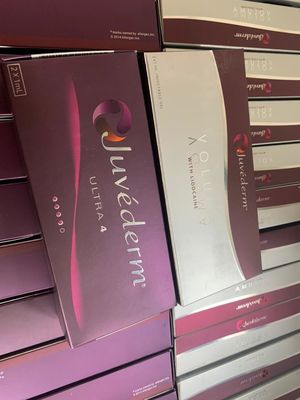 La grinza cutanea della fronte del riempitore di Juvederm Ultra3 Ultra4 Voluma rimuove il contorno delle labbra