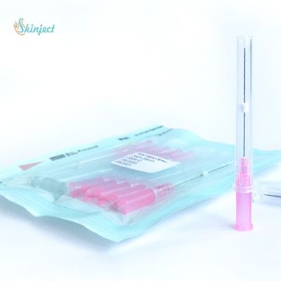 Il sopracciglio di Skinject solleva i fili di PDO che modellano l'ago del dente W